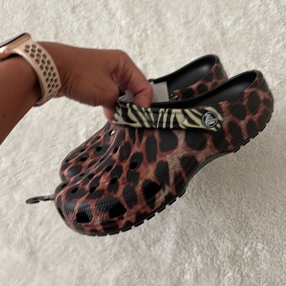 (NWT) Crocs Classic Unisex Animal Remix Clogs Black Multi Animal, Size: W7, M5 - Picture 11 of 17
